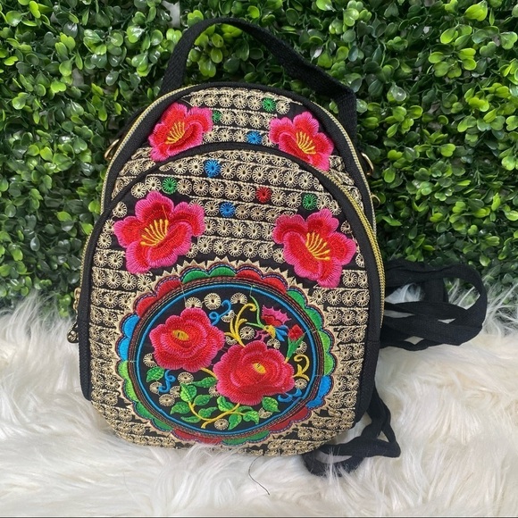 Hand embroidered mini back packs 🇲🇽 - Picture 1 of 10